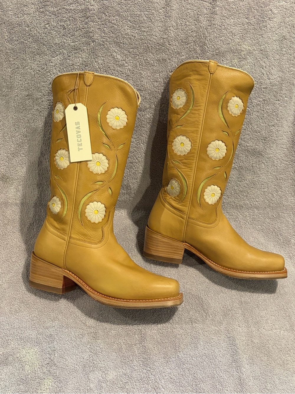 NWT Tecovas The Charlie Bloom Pale Yellow Floral Embroidered Leather Boots